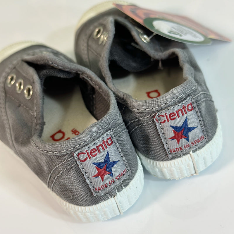 Cienta Kids Canvas Slip On Sneakers Gris